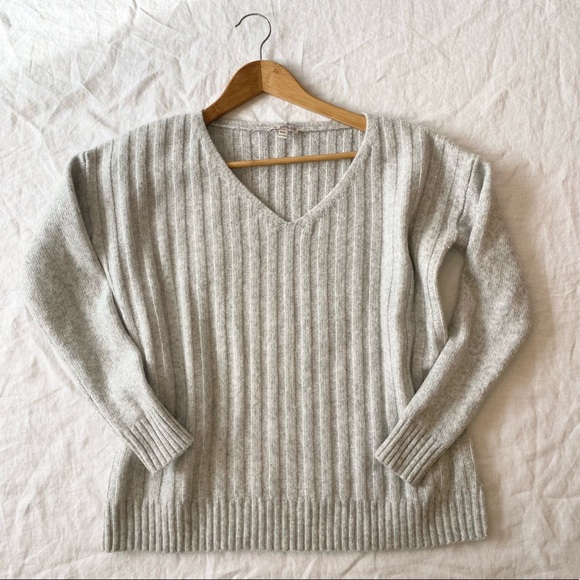 Gap Wool Blend Loose Fit Cozy V-Neck Sweater - Picture 2 of 10